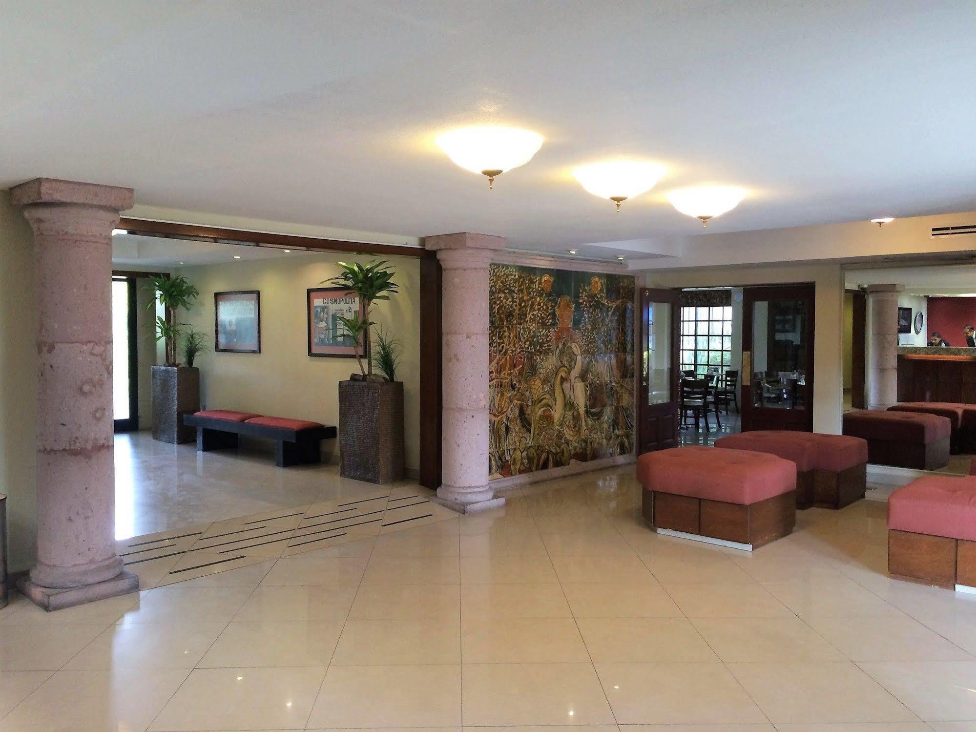 Quinta Dorada Hotel&Suites Saltillo Exterior foto